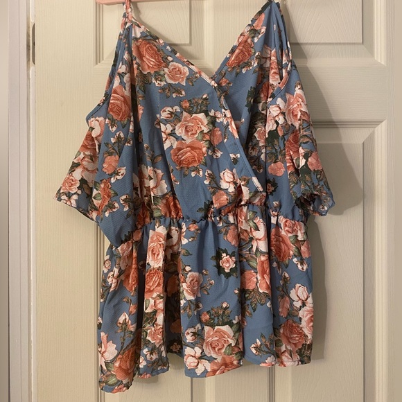 Plus Size Floral Cold Shoulder Top - Picture 2 of 3